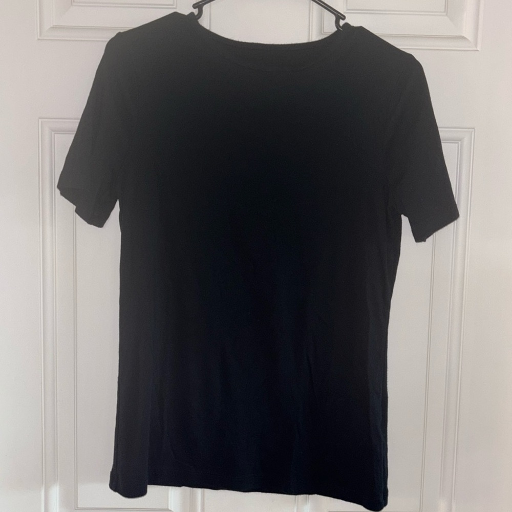 Black short sleeve shirt